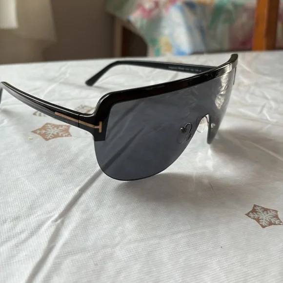Never worn Tom Ford Sunglasses Tom ford sunglasses. Never worn main image 3